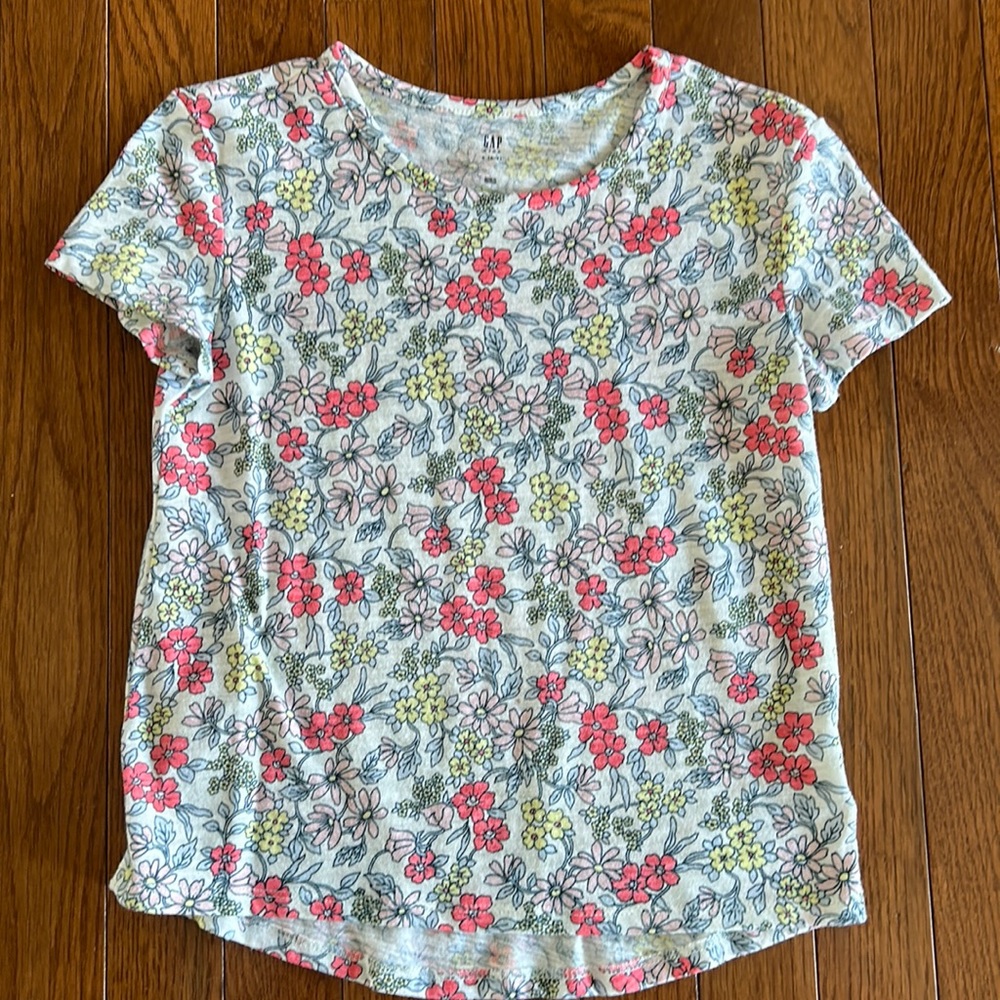 Gap Floral Shirt Size S (6-7) 🌸🌼🪻